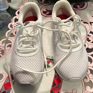 Nike Tanjun Sneakers White 7.5
